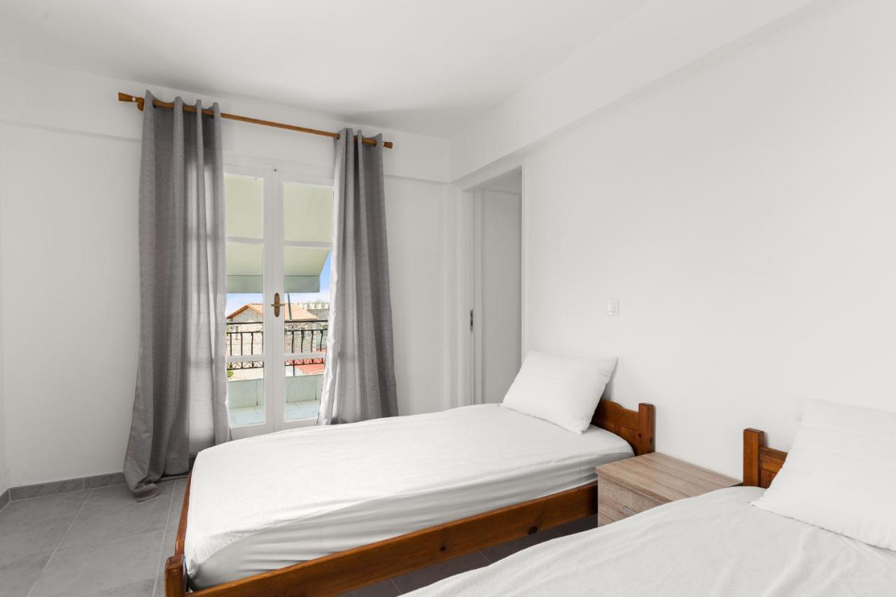 Nikolas Apartments Stoupa Lévktron Esterno foto